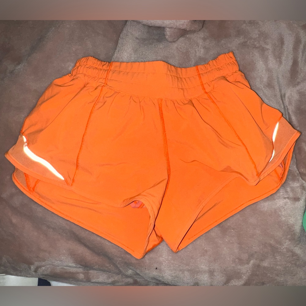 Lululemon Hotty Hot 2.5” Shorts
